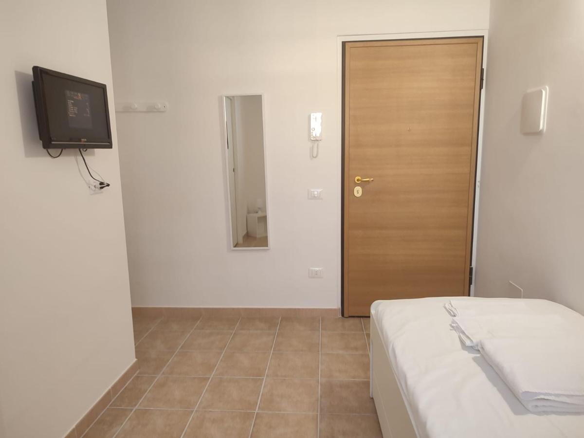 Via Cavour Hotel L'Aquila Eksteriør billede